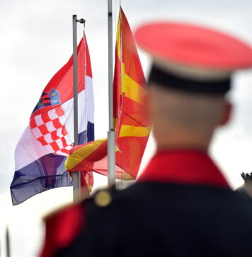 Кому му пречи македонскиот народ во преамбулата?