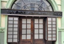 Тргната таблата за „Цар Борис Трети“, за „Ванчо Михајлов“ испрскана со спреј