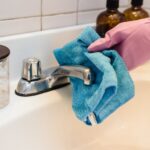 Делови од бањата кои заборавате да ги исчистите, а на нив има најмногу бактерии