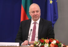 Жељазков вели дека Македонија треба да стане членка на ЕУ со исполнети критериуми и го повтори барањето за внес на Бугарите во Уставот