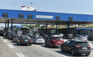 Околу половина час се чека на премините „Дојран“ и „Табановце“ за излез од државата, намалена видливост на Стража