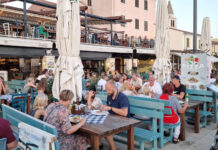 Политичарите со мисија да го спасуваат туризмот