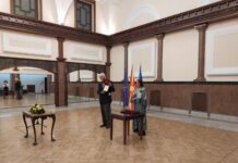 Наградата „11 Октомври“ ја доживувам како одраз на почит и благодатен дар од државата, истакна Љупчо Константинов