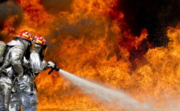 Запалена сува трева предизвика пожар во дел од магацин на компанија во близина на село Таринци