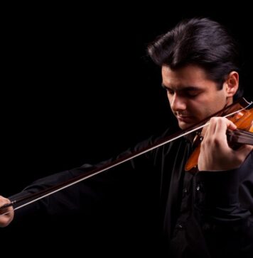 Виртуозниот виолинист Роберт Лакатош настапува со оркестарот на Македонската филхармонија