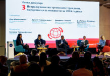 Во најтешките времиња носевме храбри одлуки. Душко Чифлиганец од Адора со впечатлив настап на форумот на најугледниот економски магазин во Скопје