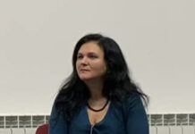 Книгата „Кадуцеј и лира“ е мал поетски потсетник на вечните митски теми