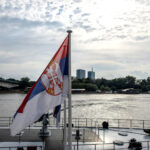 Помеѓу Истокот и Западот