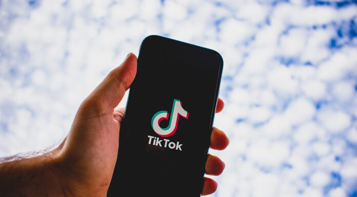 Социјални платформи да ги бришат видеата што поттикнуваат опасно возење, наложи британската влада