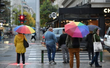 Променливо време со врнежи од дожд, на планините снег
