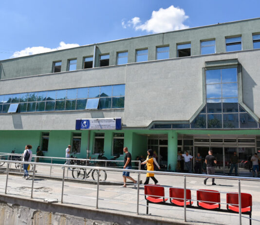 Родилка почина по неколкудневна борба на интензивна нега, соопштија од Клиниката за гинекологија