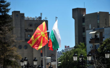 Скопје за дијалог со Софија, но без мешање во изборната реторика, истакна Муцунски