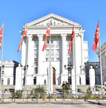 Мицкоски уверува дека Владата е стабилна, се водат разговори за пополнување на испразнетите места