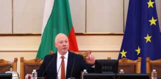 Владата на Росен Желјасков поднесе оставка по жестоките протести поради законот за буџет