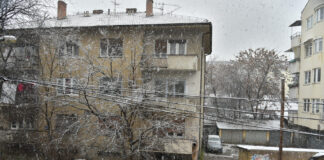 Студен бран со снег и силен јужен ветер, најобилни врнежи во западните делови