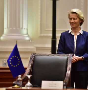 Европскиот суд ќе пресуди за пораките на Фон дер Лајен со директорот на „Фајзер“