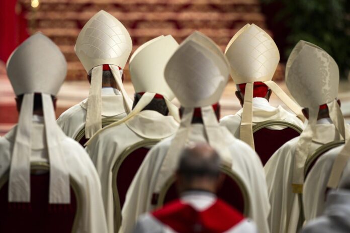 Cardinals move into the Vatican premises in front of the conclave