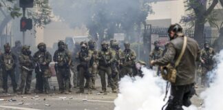 National Guard in Los Angeles clashes with protesters
