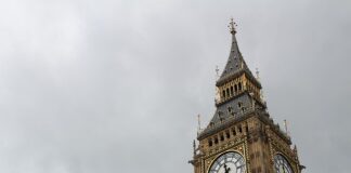 Лондон очекува да ја задржи „привилегираната трговска позиција“ со САД по укинувањето на царините на Трамп