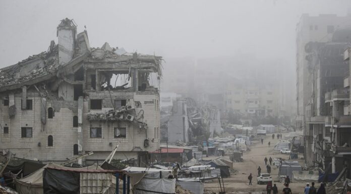 Силна бура во Газа уништи илјадници шатори на раселените семејства