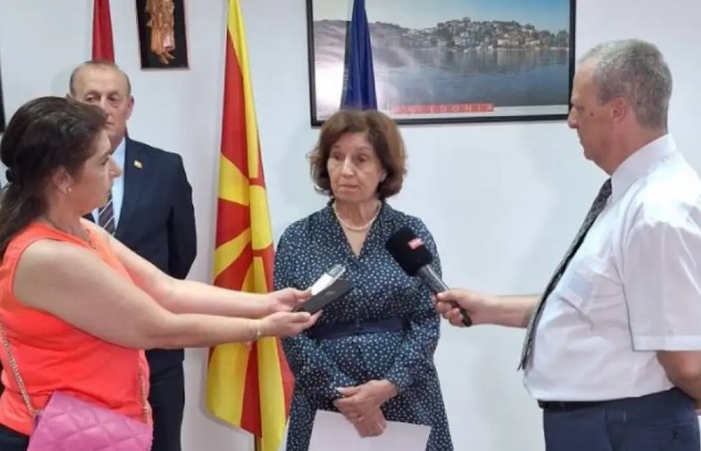 It is shocking that people who have declared themselves Macedonians now change their commitment under the pressure of economic needs, says Davkova