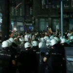 Српската полиција употреби солзавец за да растера демонстранти во центарот на Белград