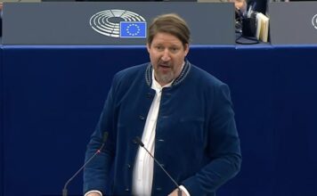 Реформите во Македонија и обврските на ЕУ мора да одат заедно, истакна Вајс