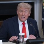 Ве гледам! Сите, држете ги цените на нафтата ниски, порача Трамп