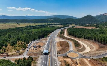 Работиме интензивно на најтешкиот дел од автопатот Охрид- Кичево, истакна Николовски