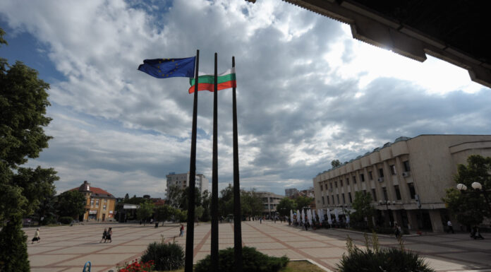 Европската комисија предупредува на слабости во примената на вештачката интелигенција во Бугарија