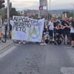 Граѓаните утрово го блокираа мостот „Близнаци” поради загадувањето и пожарите на Вардариште, Дрисла…