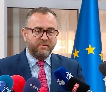 Тошковски го осуди палењето на возило на бугарската Амбасада и очекува итно постапување на Обвинителството и Судот