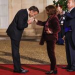 Фото: Силјановска – Давкова на свечена вечера приредена од Макрон за високите гости на Парискиот мировен форум