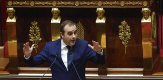 Владата на Лекорну го издржа ударот што дополнително ја разнишува позицијата на Макрон