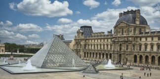 Грабеж во Лувр, музејот затворен за посетители