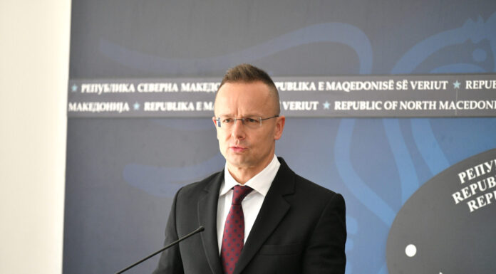 Сијарто: Брисел дава погрешни одговори на клучните прашања, ја загрозува иднината на Европа