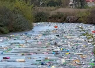 Илјадници пластични шишиња пловат по Вардар