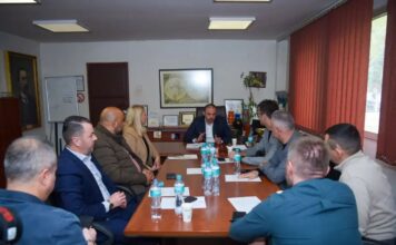 Скопските градоначалници бараат итно решение за проблемот со ѓубрето