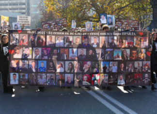 ФОТОГАЛЕРИЈА: „Марш на ангелите“ во Скопје, родителите на загинатите бараат правда