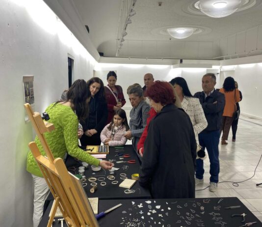 „Светлината на сребрените божествени нишки“ – филигранска изложба во Кавадарци