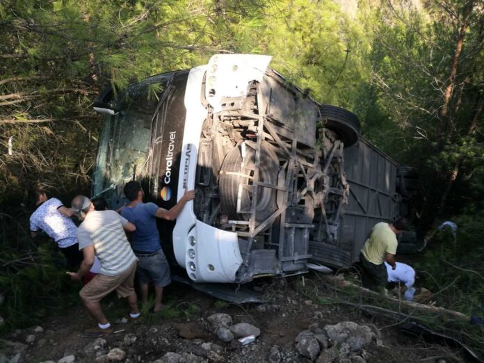 Bus accident in Antalya injures at least 25 tourists