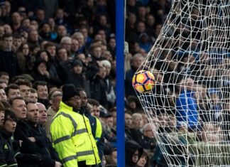 Пад на головите од отворена игра