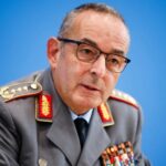 Началникот на германските вооружени сили бара сите млади мажи да бидат проценети за воена служба