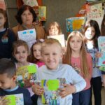 Книгите на „Инфобусот“ од Штип стигнуваат до секое дете во општината