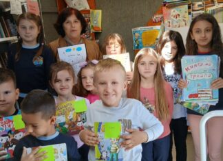 Книгите на „Инфобусот“ од Штип стигнуваат до секое дете во општината