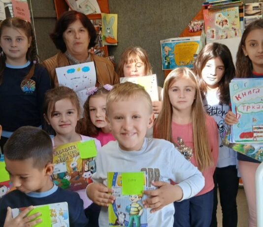 Книгите на „Инфобусот“ од Штип стигнуваат до секое дете во општината