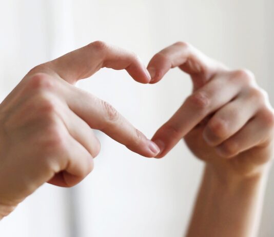 Кој се заљубува побрзо – мажите или жените