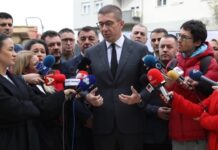 Мицкоски: 55.000 студенти ќе добијат по 15.300 денари за електронски уреди