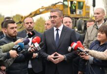 За рекордно време успеавме да ги мобилизираме сите капацитети и започнеме со чистење на Град Скопје, порача Мицкоски