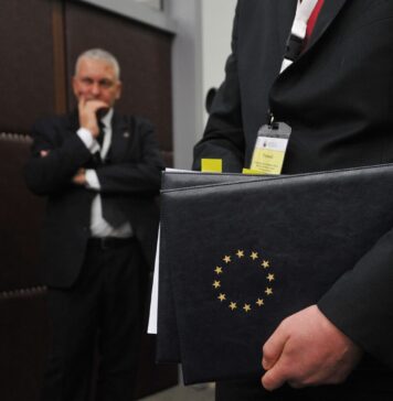 Со листа на желби и молби, преку Атлантикот до Вашингтон